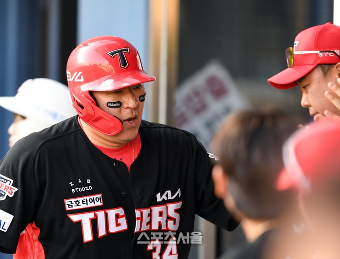 최형우, 역대 최고령 월간 MVP