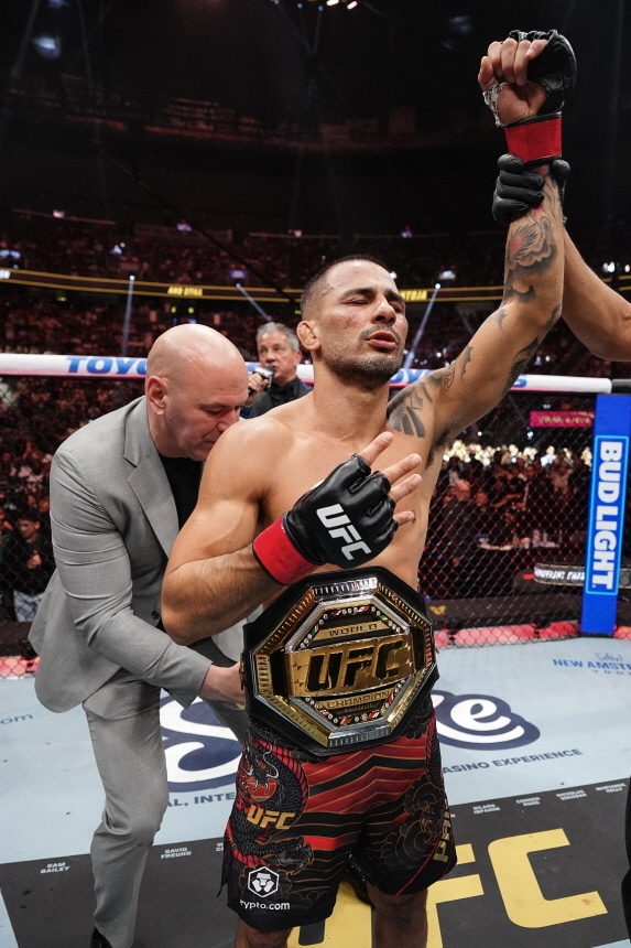 4차 방어에 성공한 UFC 플라이급 챔프 판토자